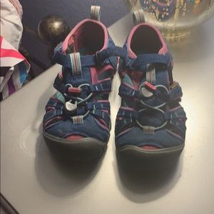 Keens little girl sandals